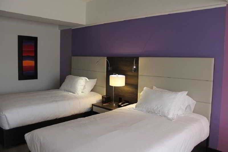 Nh Bogota Urban 26 Royal Hotell Exteriör bild